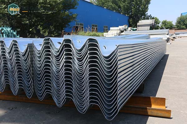 W-beam-guardrail7.jpg