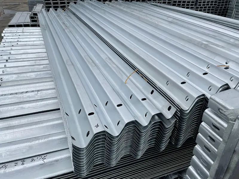 Thrie beam guardrail